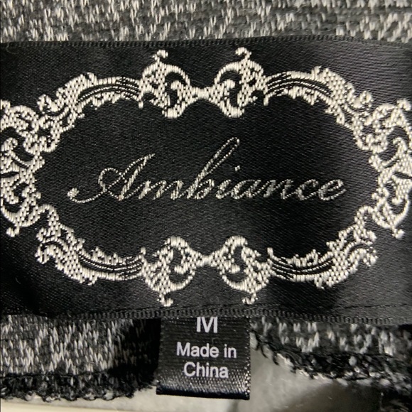 Gray & Black zip up sweater - Picture 4 of 4